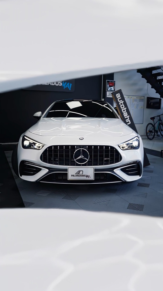 Mercedes-AMG CLE 53 blanco visto de frente